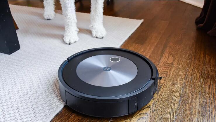 iRobot Roomba j7+ on carpet